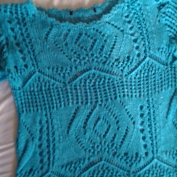 Women's medium teal crochet fine knit top - Picture 2 of 4